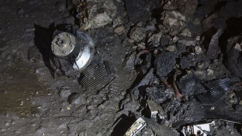 Restos de un dron ruso en Járkov, Ucrania, tras la respuesta de Moscú al ataque aéreo ucraniano entre el domingo y el lunes.