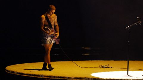 Justin Bieber, en el escenario en calzoncillos