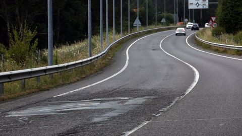 En el tramo de calzada �nica se dispondr�n balizas en el eje para reforzar la separaci�n.