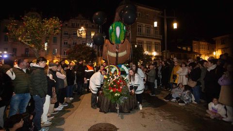 Velatorio y cortejo f�nebre por Ravachol, en Pontevedra