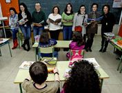 <span lang= es-es >Pioneros en la ciudad</span>. La ANPA del CEIP Froebel de Pontevedra fue de las primeras en poner en marcha hace varios a�os un banco de libros en el centro para reutilizar los manuales.