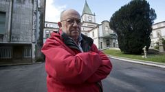 Rodrigo V�zquez Arias, vecino de Pontevedra, frente al Hospital Provincial 