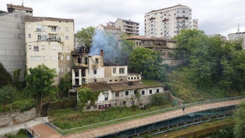 La antigua casa de Ba�os de Outeiro, tras el incendio.