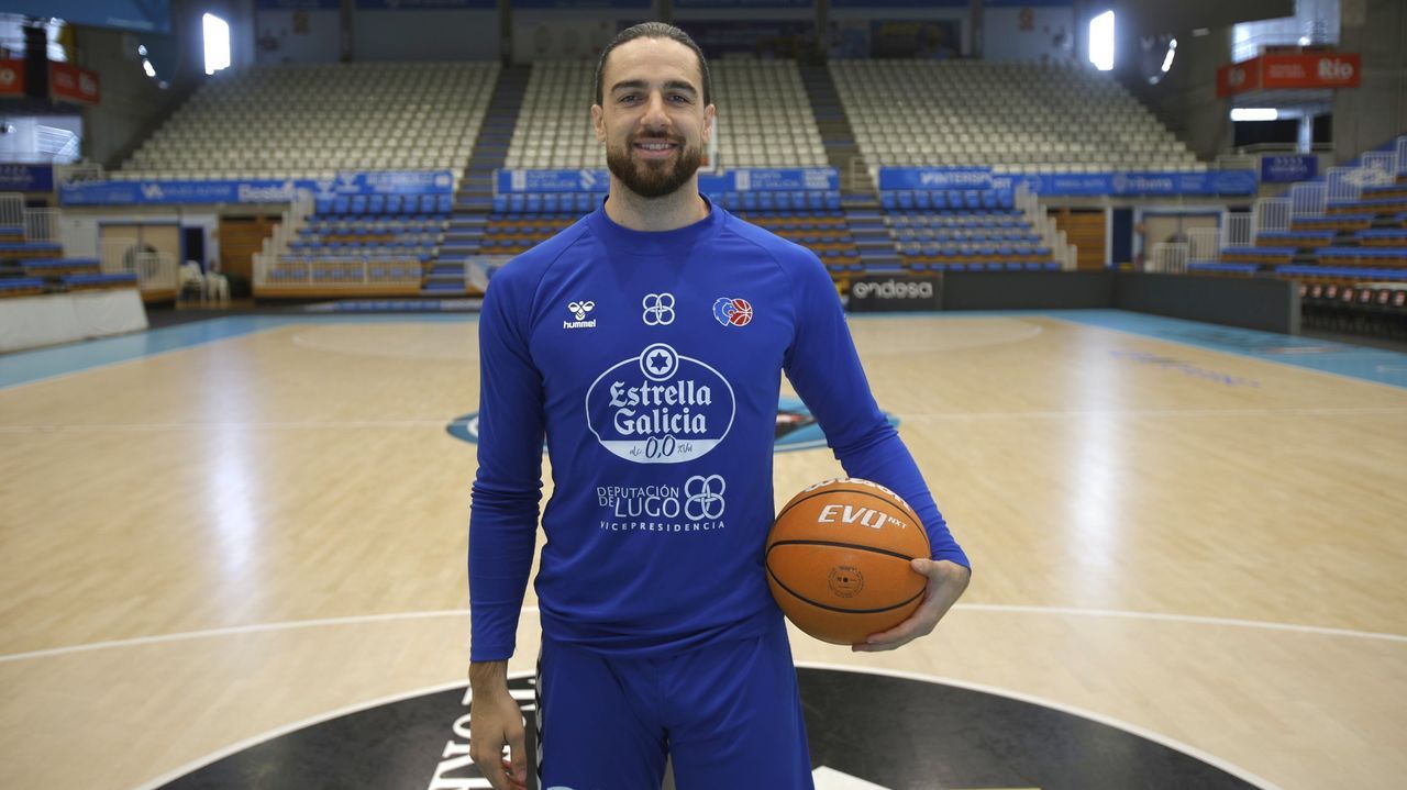 Francis Alonso firma la renovación en un Breogán que da un golpe en la mesa e ilusiona a su afición