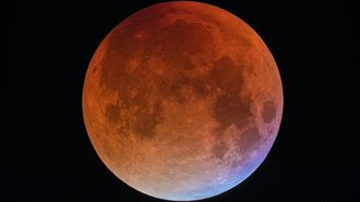 Vista de una Luna de sangre con su tono rojizo caracterstico.
