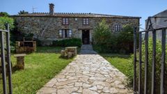 Una de las casas de aldea que despierta el inter�s de los extranjeros