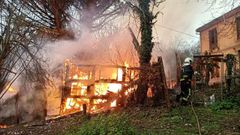 Incendio de una edificaci�n en La Felguera