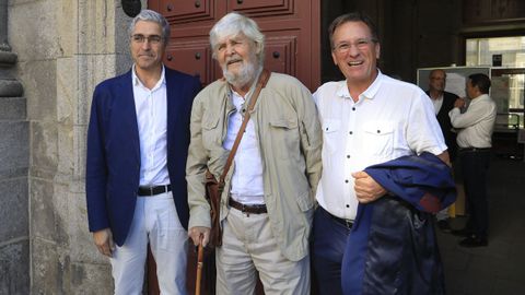 Xos Manuel Beiras, en el centro, junto a Carlos Aymerich y Xavier Vence.