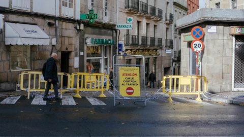 La calle Reza se mantuvo cortada desde el martes por la noche para evitar daos por desprendimientos de un edificio en estado ruinoso