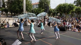 <span lang= gl >A Escola da R�a</span> cerr� curso con un multitudinario festival en Carballo: �mira las im�genes!