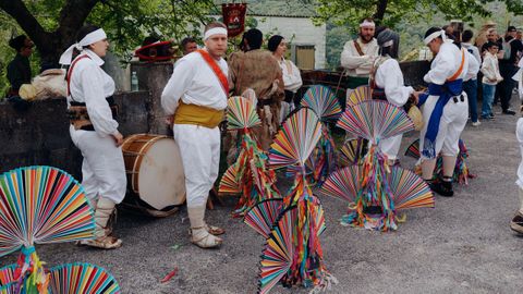 Vibomask reactivó el entroido.Cuarenta y siete grupos de España y Portugal participaron en el desfile de la mascarada ibérica en Viana do Bolo y Vilariño de Conso