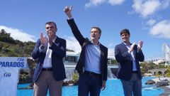 El presidente del Partido Popular canario, Manuel Dom�nguez, el presidente de la Xunta de Galicia, Alberto N��ez Feij�o, y el presidente del PP de Tenerife, Emilio Navarro.