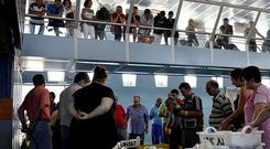M�s de 1.400 personas han asistido como visitantes a las subastas de la lonja de Fisterra en agosto. En la imagen, la de ayer. 