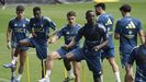 Los defensas Eric Bailly y Nacho Vidal durante el entrenamiento realizado este viernes, en la vspera del partido de la tercera jornada de Liga que el equipo disputa ante la Real Sociedad