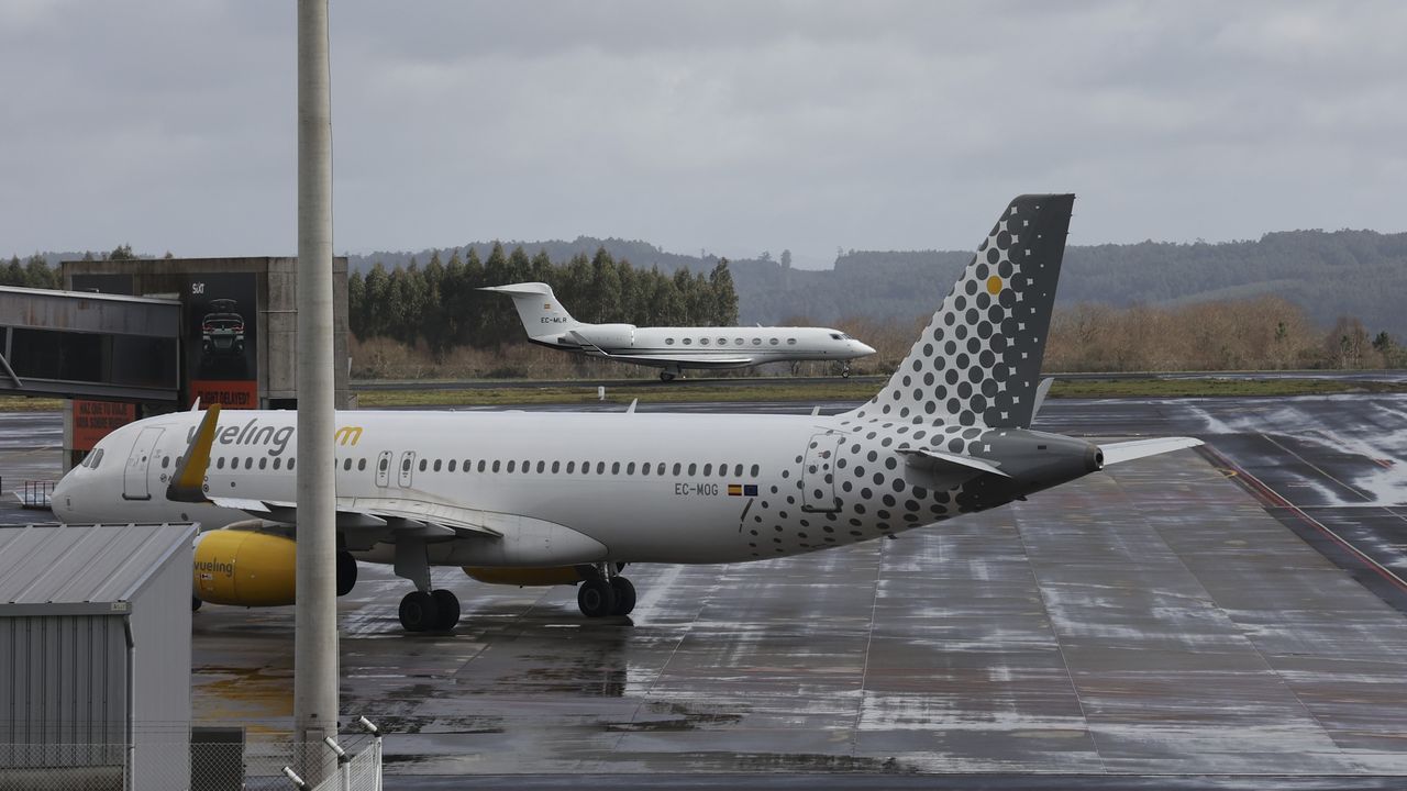 El aeropuerto de Santiago escala en su crisis y ya mueve menos viajeros que el de Asturias