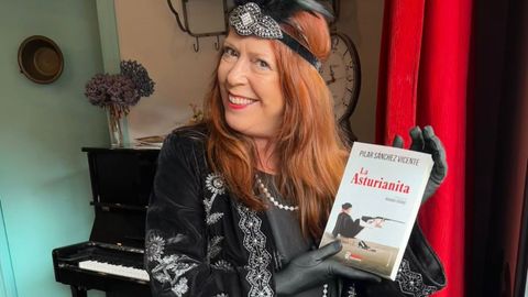 Pilar Snchez Vicente posa con su nueva novela