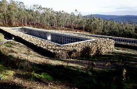 El cementerio de Teo cost� 580.000 euros aportados por el Estado.