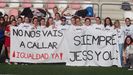 Las jugadoras del equipo femenino del Covadonga con las pancartas y camisetas reivindicativas