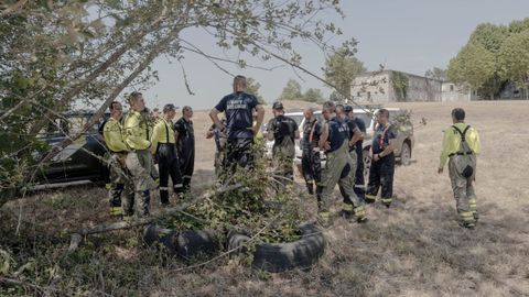 Bomberos b�lgaros y gallegos, ayer en una de las jornadas de formaci�n en el Centro Integral de Loita contra o Lume de To�n