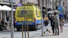 Una ambulancia en una calle de Pontevedra, municipio donde este mi�rcoles hab�a 47 casos activos de covid