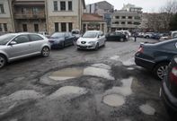 L�pez indic� que en invierno no compensa acometer mejoras en los p�rkings con socavones. 