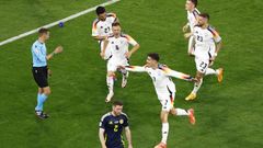 Celebraci�n del tercer gol de Alemania, marcado por Havertz de penalti.