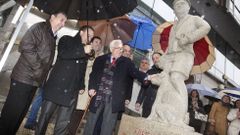 Escultura homenaje en Lal�n