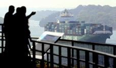 Vista del lago Gat�n, contiguo a los trabajos de ampliaci�n del canal de Panam�, en la costa atl�ntica del mismo.