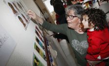 Los abuelos conocieron las aulas de sus nietos, los vieron actuar y no pararon de hacer fotos de la jornada.