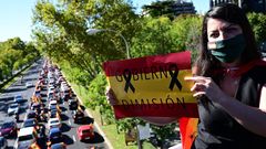 La diputada de Vox Macarena Olona en el Paseo de la Castellana, tras la convocatoria realizada por su partido para que la ciudadan�a slaga en sus coches con la banderas de Espa�a