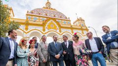 �balos, en el centro, tras visitar este lunes la feria de Sevilla