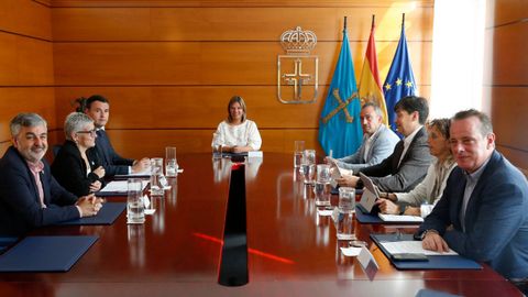 La presidenta del Principado en funciones, Gimena Llamedo (en el centro), preside la reuni�n semanal del Consejo de Gobierno.