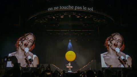 Inicio del concierto de Rosal�a en Lyon.