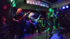 Concierto en un local de Carballo