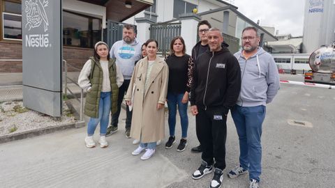 <span lang= gl >Os membros do comit� de empresa de Nestl� en Pontecesures re�nense hoxe con Ana Pont�n, con Lu�s Bar� e coa alcaldesa da localidade</span>