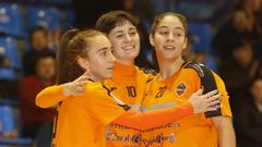Irene, Ant�a y Patricia (de izquierda a derecha) celebran un gol del Burela