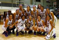 Gemma (arriba con el dorsal 25), con sus compa�eras tras ganas el torneo m�s prestigioso de Oklahoma.