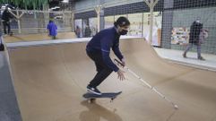 Marcelo Lusardi patinando en �rea Central estas Navidades.