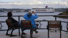 Atraca en A Coru�a el Ambition, el crucero afectado por un brote de gastroenteritis