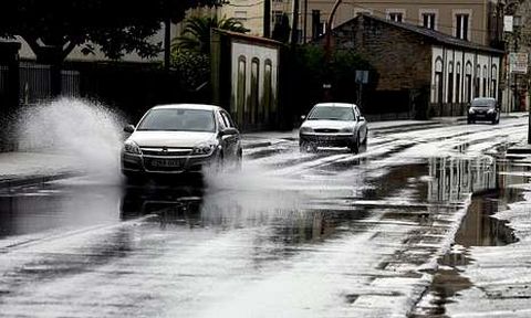 La cesi�n del vial a la administraci�n local permitir� reparar el asfalto y realizar otras mejoras.