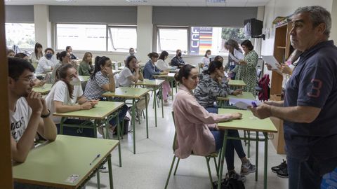 Exmenes de las oposiciones de educacin en el CIFP Compostela, en una foto de archivo