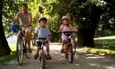 Imagen capturada de un v�deo de la familia que comparte en sus anuncios el FDP y el NPD alemanes