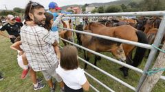 <span lang= gl >Os animais que acudiron  feira do San Bartolo chamaron  atencin de grandes e pequenos</span>