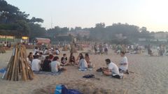 Hogueras en la playa de Bastiagueiro (Oleiros) en San Xo�n del a�o 2018.