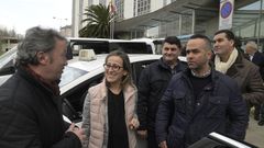 La conselleira de Infraestruturas e Mobilidade, Ethel V�zquez, acompa�ada por el presidente de la Federac�n Galega do Taxi (Fegataxi), Manuel S�nchez Quindimil.