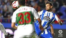 Gol Borja Valle Deportivo Elche.Borja Valle remata un bal�n ante el Elche