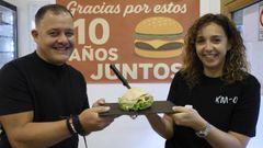 Roberto y Amalia han preparado un sorteo de regalos para agradecer el apoyo de sus clientes