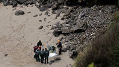 El cad�ver fue hallado en una cala en Oleiros de dif�cil acceso.