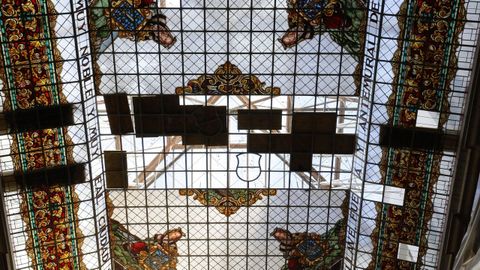El desmontaje de la vidriera empezó el 7 de abril del 2019, poco antes de las elecciones, pero los trabajos se interrumpieron casi de inmediato por falta de presupuesto del contrato.