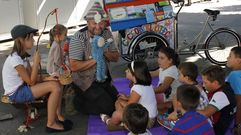 Ciclobiblioteca, de Anxo Moure, en la Praza dos Libros de Carballo